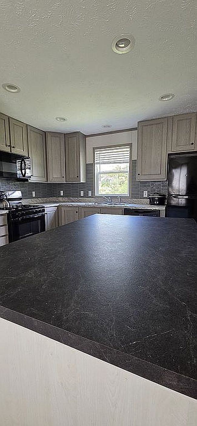 Photo of 3300 Magnolia Ct, Midland, MI