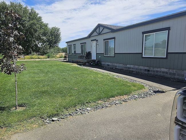 Photo of 174958 W Apricot Rd, Grandview, WA