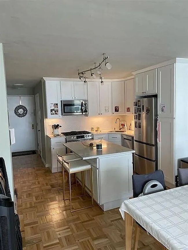 Image of 1360 Ocean Pkwy