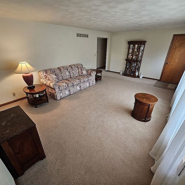 Additional photo 3 of property located at 374 E Forestwood St