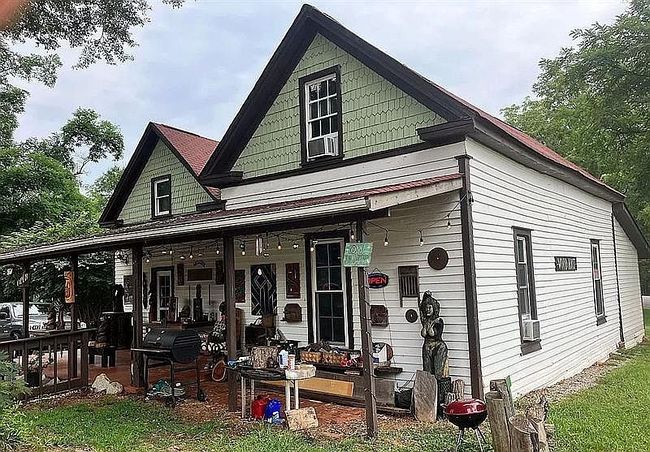 Additional photo 1 of property located at 1396 3rd Ave