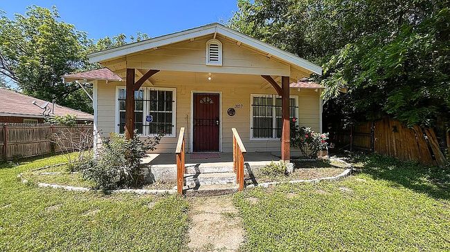 Photo of 3237 Hanger Ave, Fort Worth, TX
