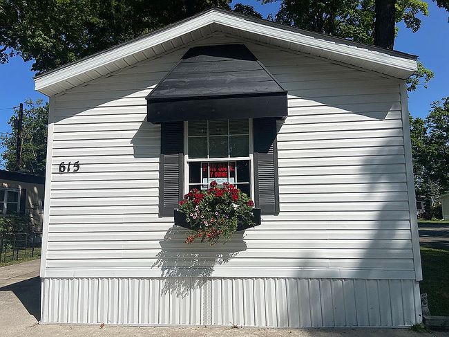 Image of 615 Maplewood St