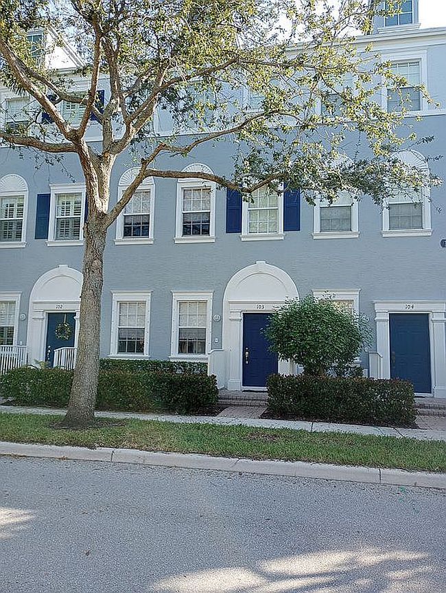Image of 117 E Royal Palm Cir Apt 103