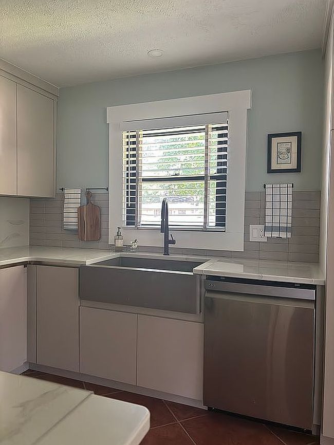 Additional photo 3 of property located at 6 Yarnelle Point