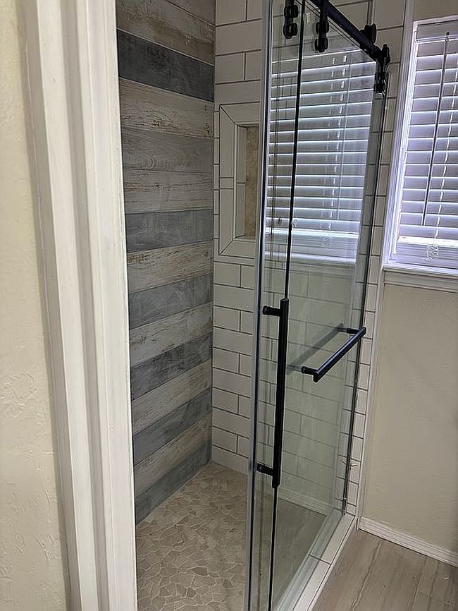 Additional photo 3 of property located at 7815 Nw 6th St