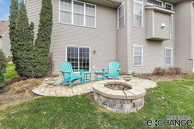 Photo of 11 Cobblestone Ln, Le Claire, IA
