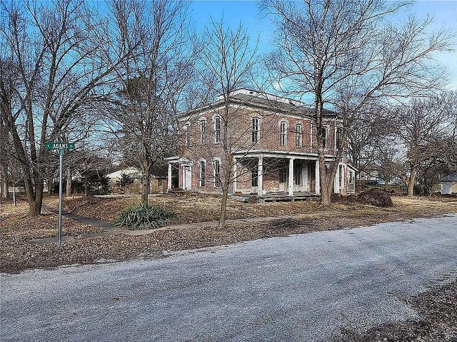 Photo of 114 S Polk St, Sullivan, IL