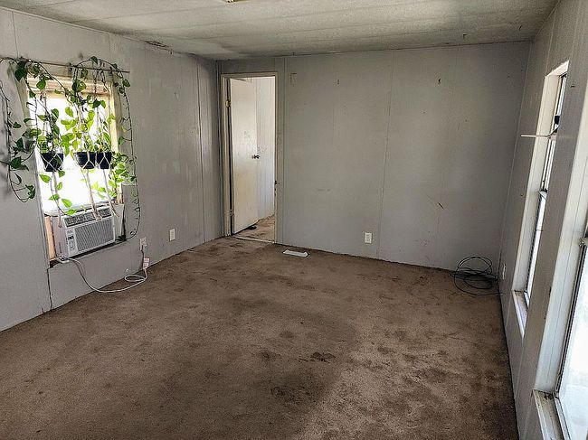 Additional photo 2 of property located at 2640 W Diamond St #16