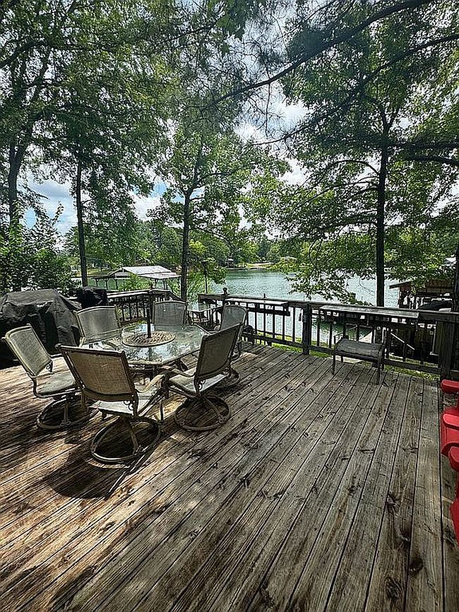 Image of 250 Holley Cir