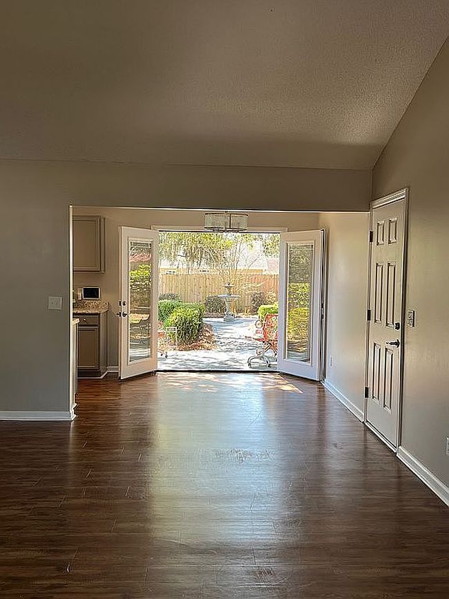 Image of 16 Grandiflora Ln