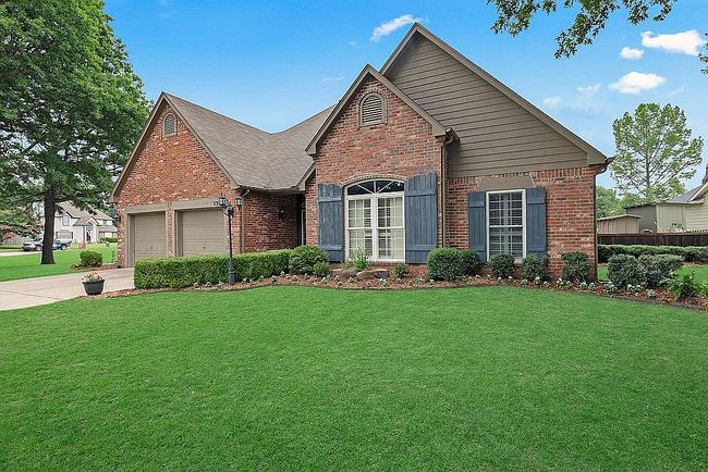 Additional photo 2 of property located at 2309 W Twin Oaks St