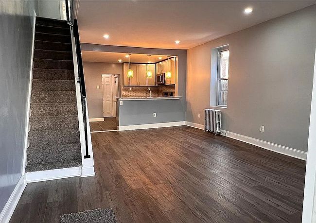 Photo of 250 N Robinson St, Philadelphia, PA