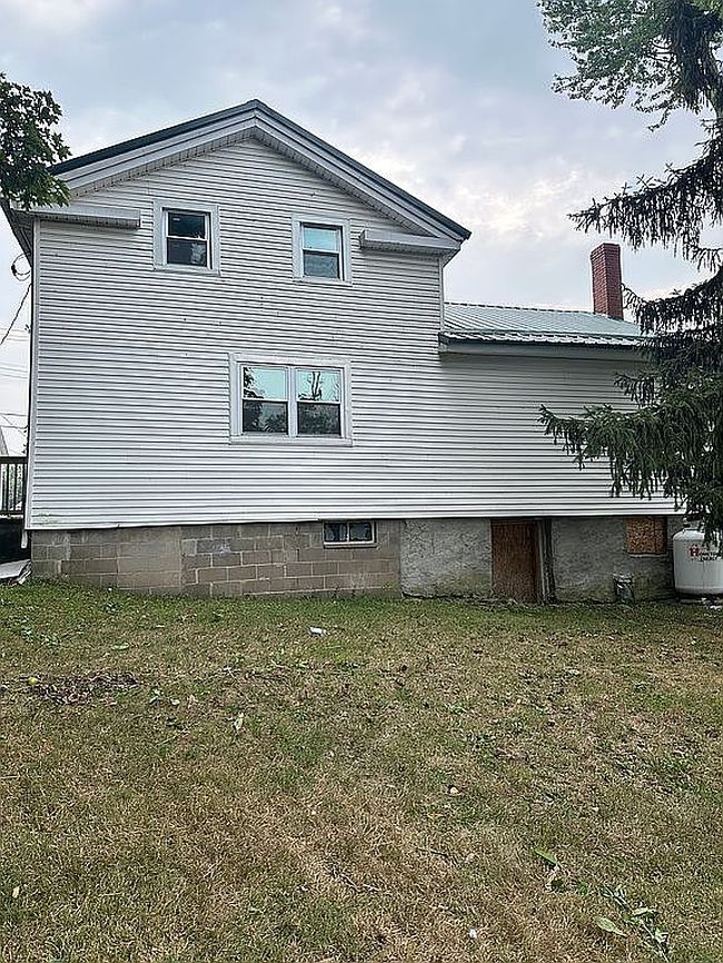 Photo of 15 Maple Ave, Lyndonville, NY