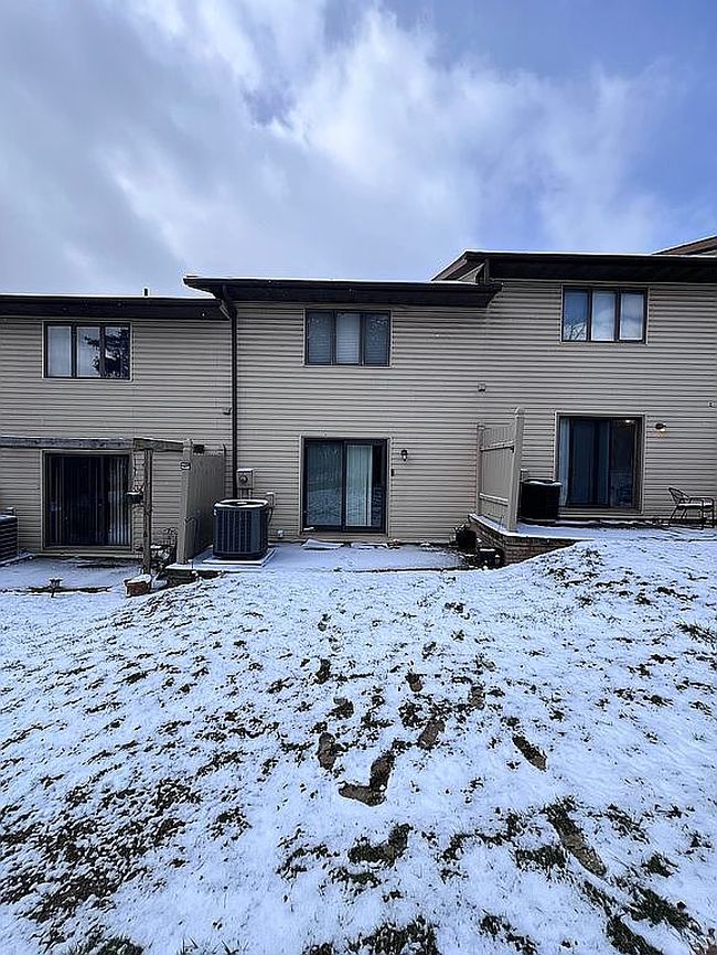 Photo of 1332 Pineview Dr Apt 20, Morgantown, WV