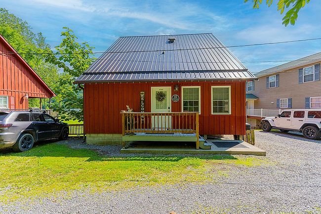 Photo of 112 Cliff Island Dr, Hinton, WV