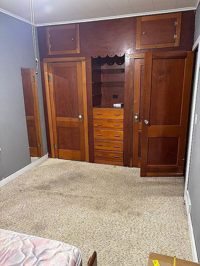 Image of 108 W 4th St