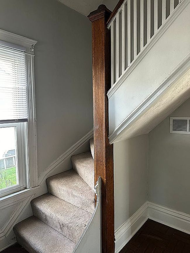 Photo of 405 Oakwood Ave, Williamstown, WV