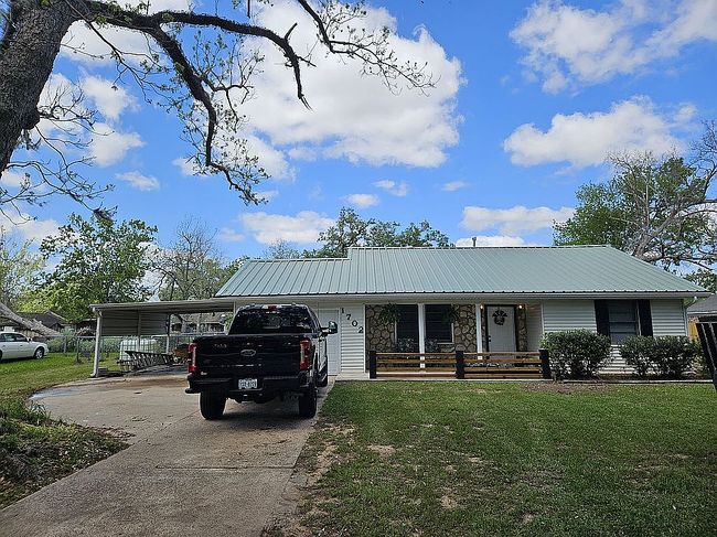 Photo of 1702 Brazoria Rd, Lake Jackson, TX