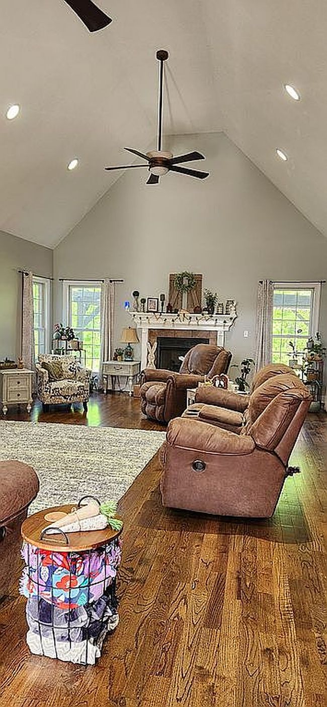 Image of 120 Carmen Dr