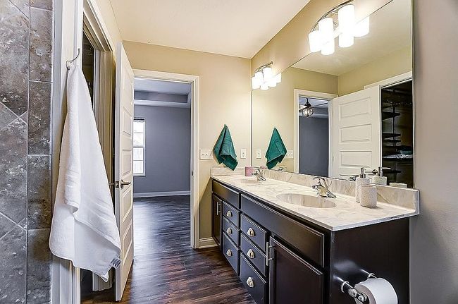 Image of 1001 Parklake Row