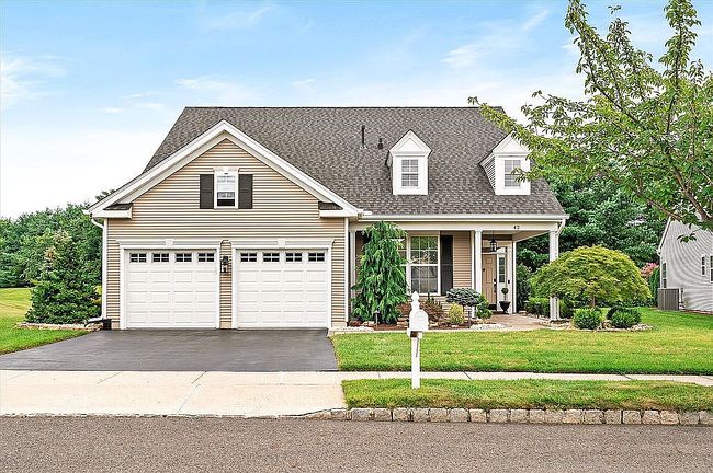Photo of 42 Betsy Ross Dr