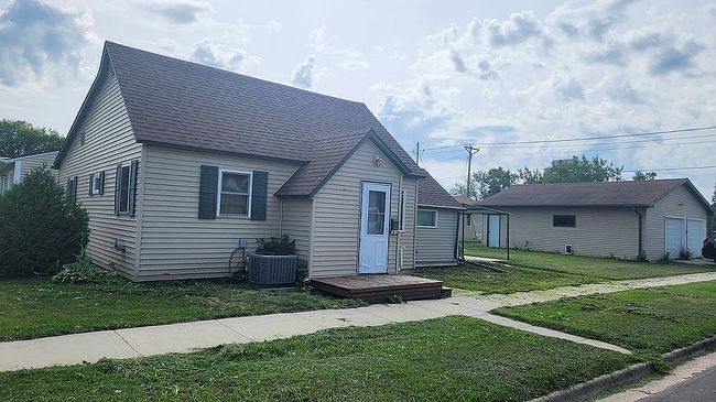 Photo of 124 13th St Nw, Devils Lake, ND