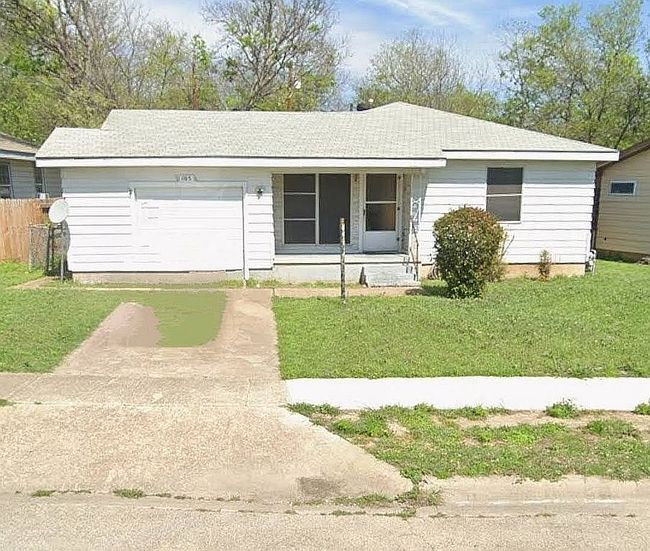 Photo of 105 E Voelter Ave