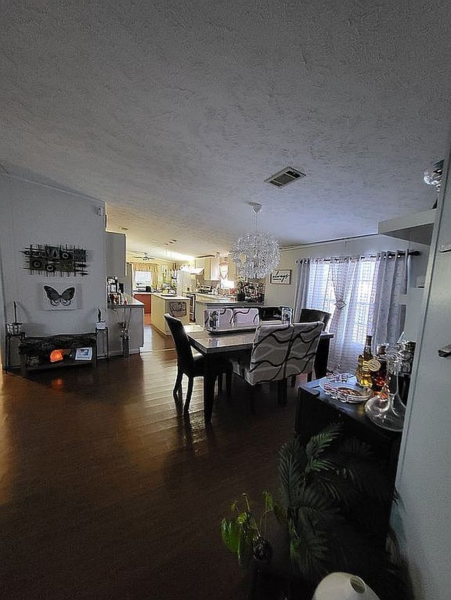 Image of 990 Bayview Rd