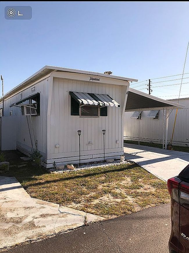 Photo of 4 Palm Pl, Tavares, FL