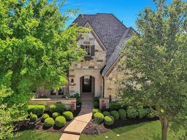 Photo of 8720 Canyon Xing, Argyle, TX