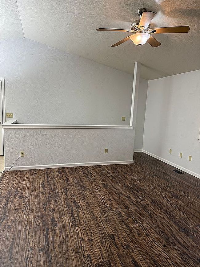 Additional photo 2 of property located at 228 E Arvada Dr