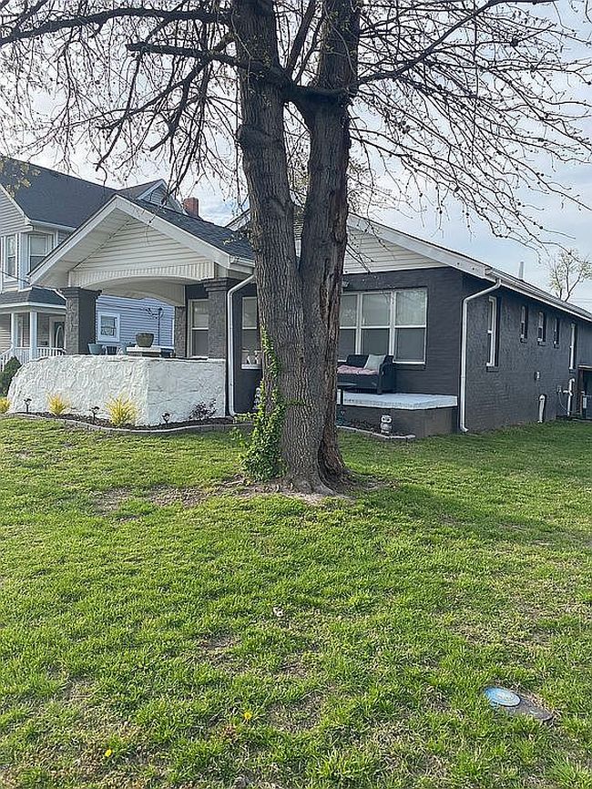 Additional photo 1 of property located at 717 E Main St