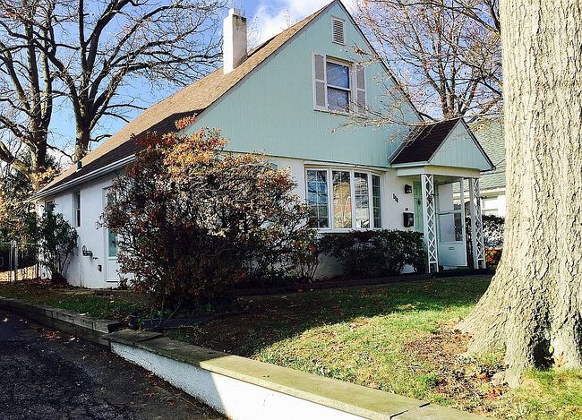 Image of 740 Sharon Ave
