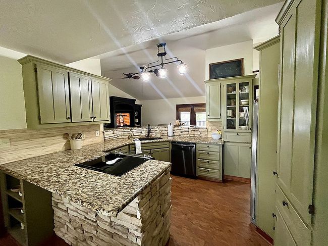 Image of 1403 S Timberline Dr