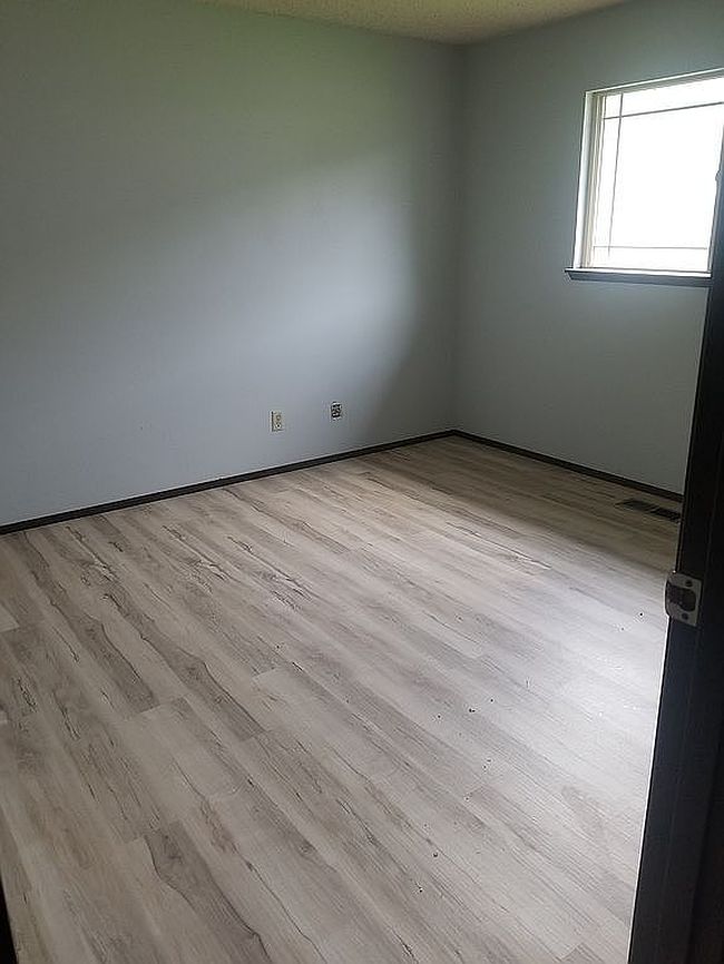 Additional photo 2 of property located at 47658 W 1st St