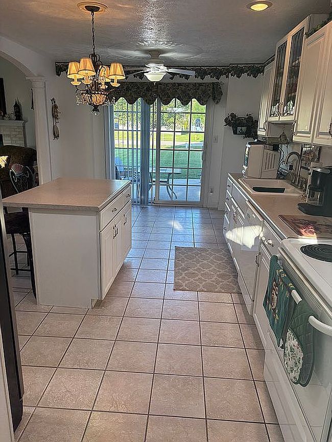 Image of 2900 Congress Dr