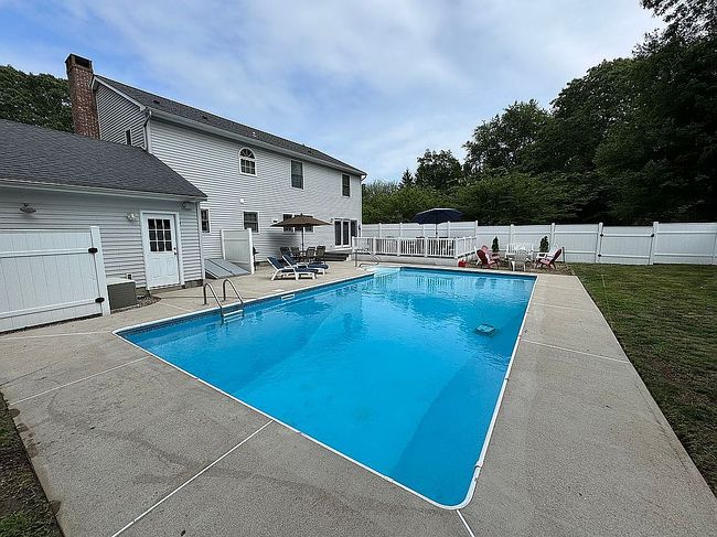 Photo of 163 Briar Hill Rd, Groton, CT