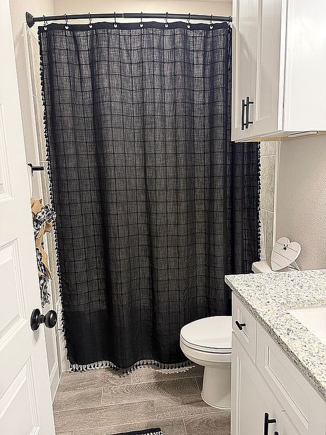 Photo of 605 Eagle Bend Ln, Burleson, TX