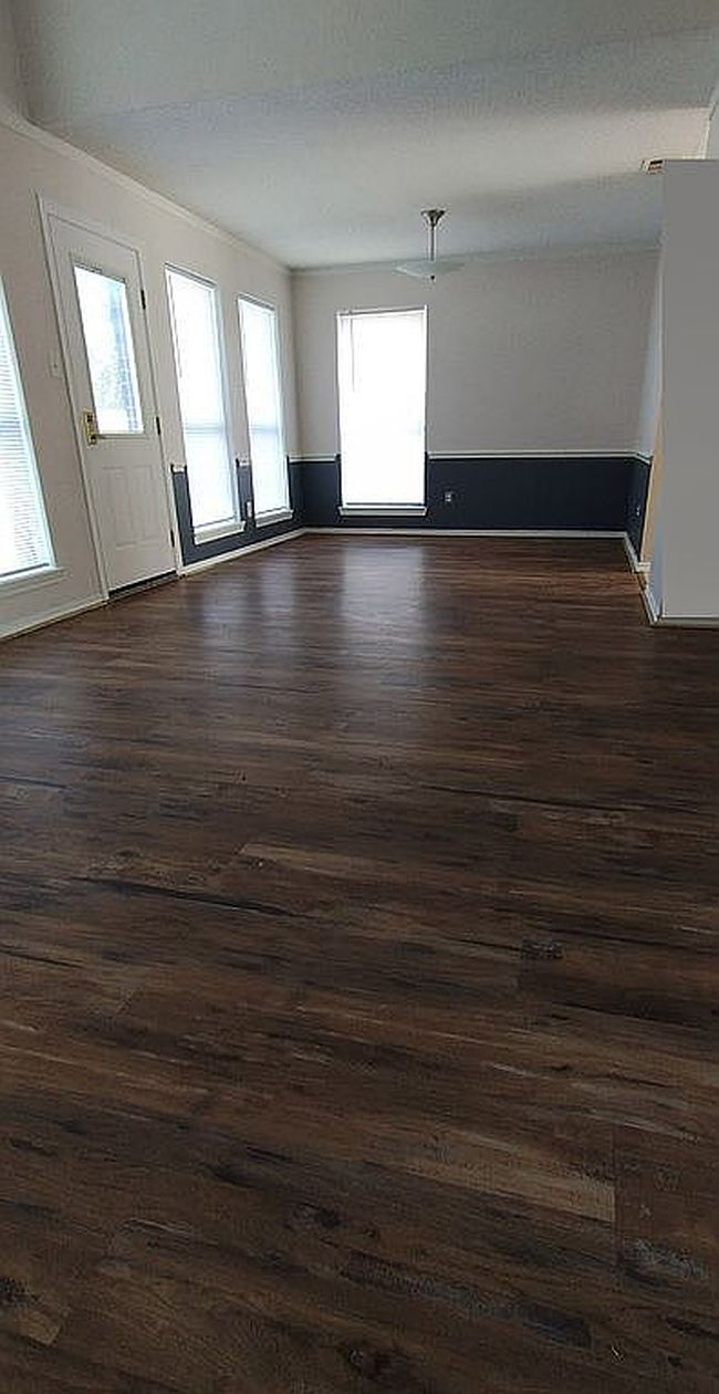 Additional photo 3 of property located at 2094 Amber Ct