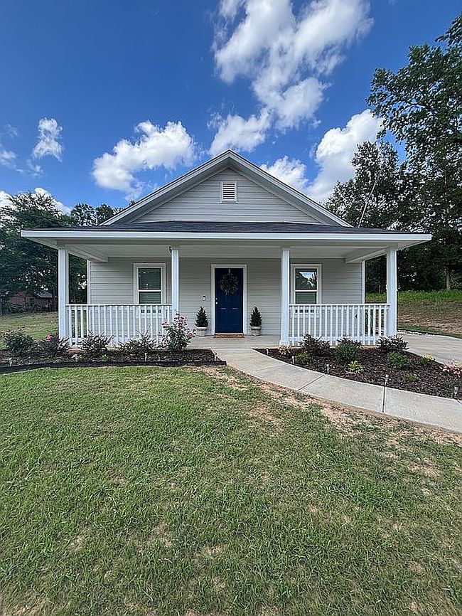 Photo of 129 E Miller St, Gladewater, TX