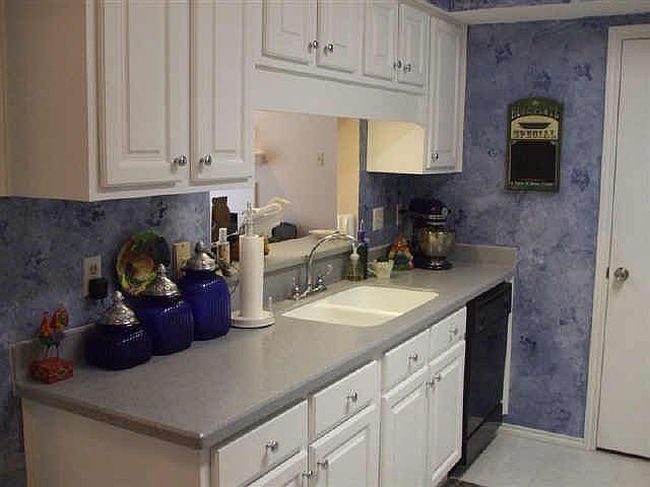 Additional photo 3 of property located at 1700 Amelia Ct Apt 526