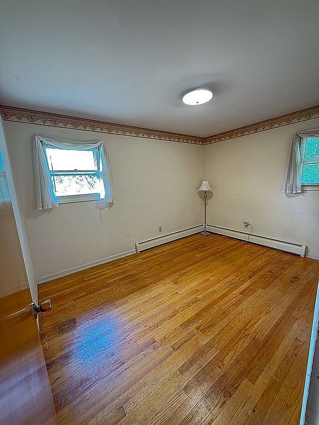 Photo of 14 Pinewood Pl, Albany, NY