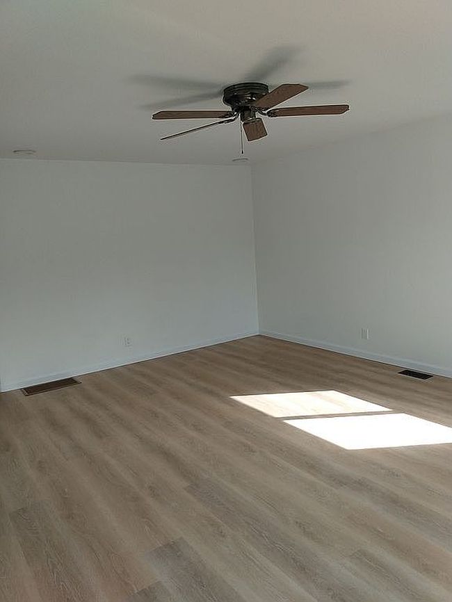 Photo of 703 E 10th St, Port Angeles, WA
