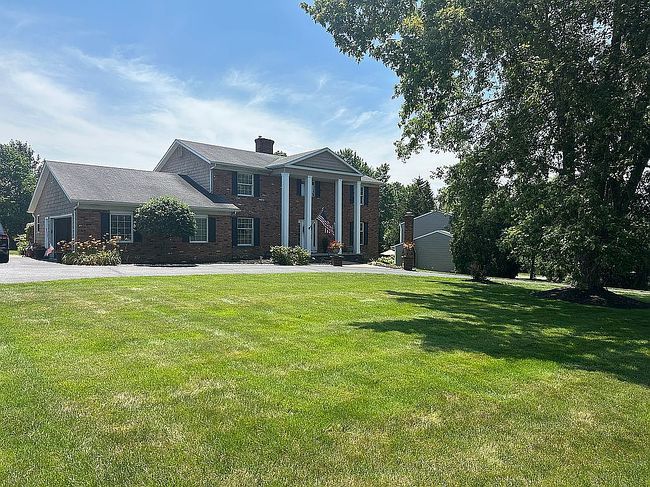 17315 Long Meadow Trl, Chagrin Falls, OH