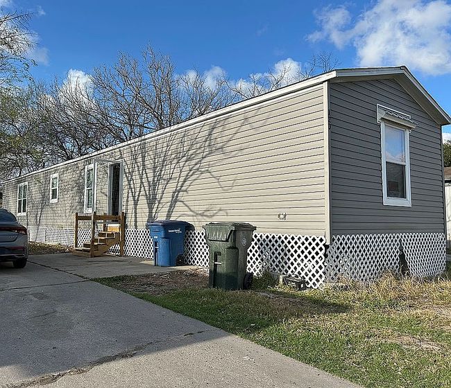 Preview of property located at 120 Poolside Dr