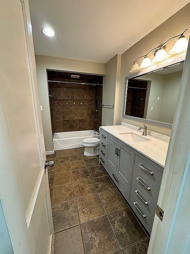 Photo of 955 Cedar St, Paris, TX