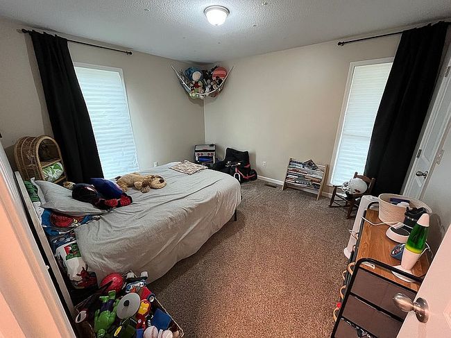 Image of 704 Hillcrest Dr