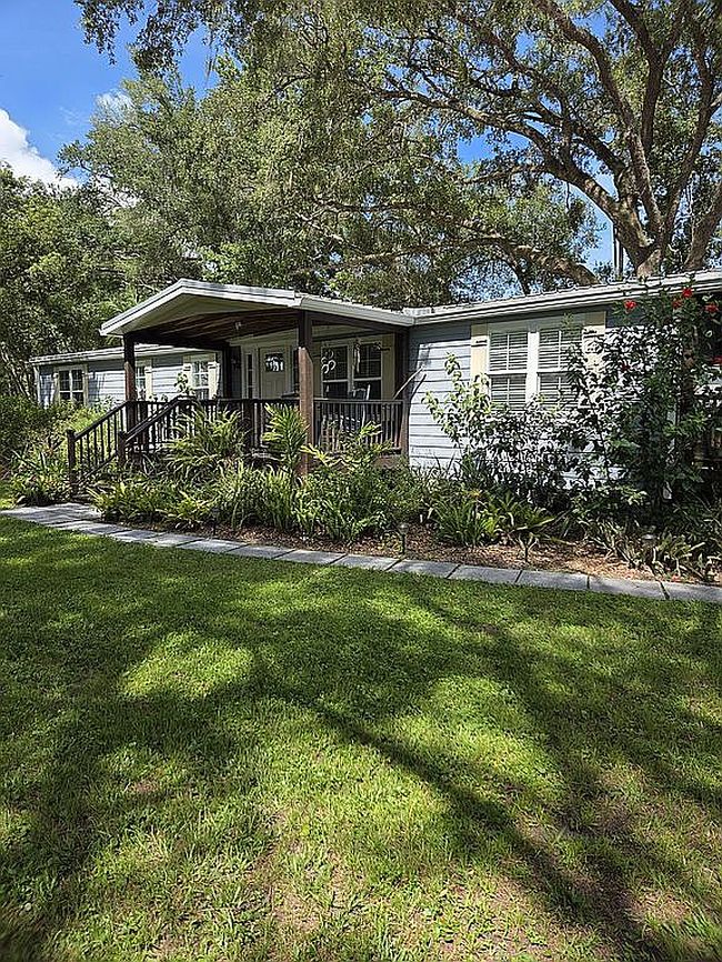 Photo of 117 Fisherman Rd, Satsuma, FL