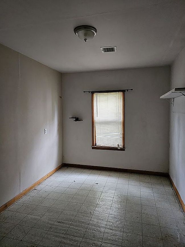 Image of 305 W Hibbard Ave
